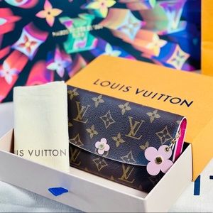 ✨💎RARE💎✨ Louis Vuitton Monogram Wallet